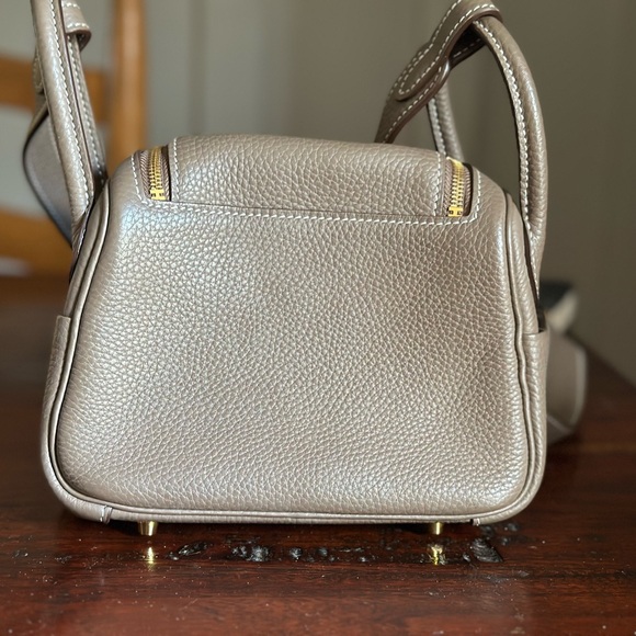 Designer Etoupe Clemence Lindy 26 Elegant Taupe Leather Handbag - Picture 2 of 6